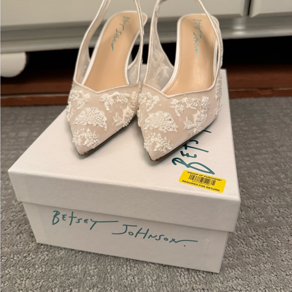 Betsey Johnson Ivory Lace Pointed Toe Slingback Heels